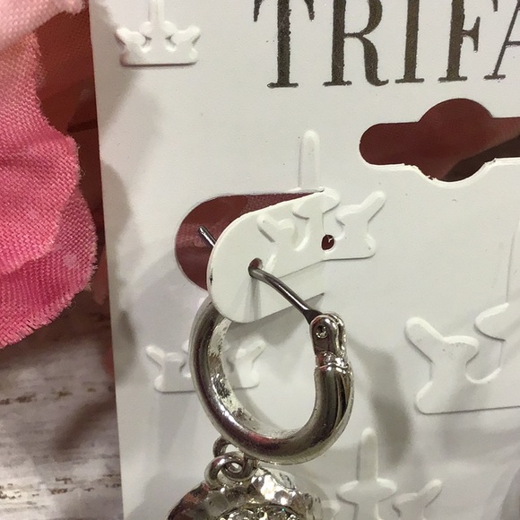 [🌾[2/$28.00]🌾 Trifari Earrings - Picture 4 of 6